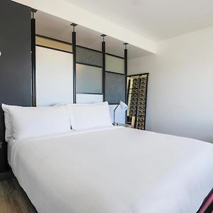 Aloft Guest room 1 King
